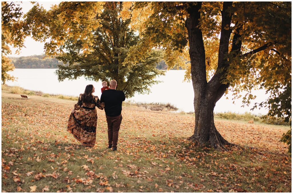 Fall family photos at Shawnee Mission Park